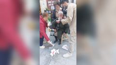 La mujer fue atendida por varios viandantes