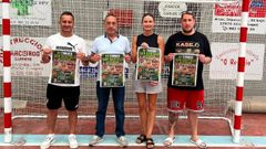 El directivo del Xove FS Enrique Quelle; el alcalde, Demetrio Salgueiro; la concejala de Deportes, Cristina Iglesias; y Borja Basanta, tambi�n representante del club de f�tbol sala.