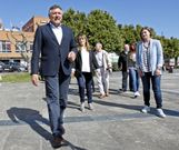 El candidato Telmo Mart�n (PP) en Vilalonga. 