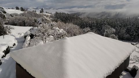 El sol asoma en Samblismo, Tineo. A 700 metros de altitud