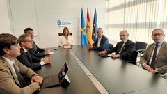 De izqda. a dcha: el consejero de Ciencia, Industria y Empleo, Borja S�nchez; el teniente alcalde de Oviedo, Nacho Cuesta; el consejeros de Hacienda y Fondos Europeos, Guillermo Pel�ez; la vicepresidenta, Gimena Llamedo; el consejero de Ordenaci�n de Territorio, Urbanismo, Vivienda y Derechos Ciudadanos, Ovidio Zapico; el rector de la Universidad de Oviedo, Ignacio Villaverde, y el director provincial de la Tesorer�a General de la Seguridad Social