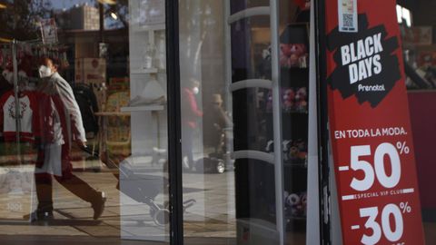 Rebajas del 50 % en ropa para los socios de Prenatal. Los que no tienen tarjeta tienen una rebaja del 30 %