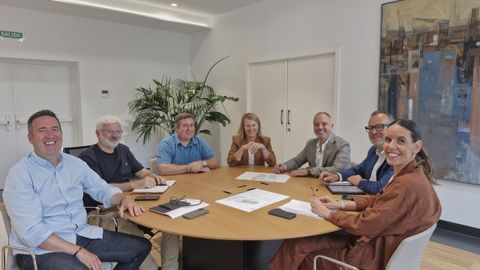 Representantes de la Zona Franca de Vigo y del Concello de Salceda, durante la reuni&oacute;n de trabajo