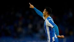 Miku en un partido vistiendo el escudo del RC Deportivo