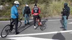 Vista de un control de la Guardia Civil a la entrada de Oviedo