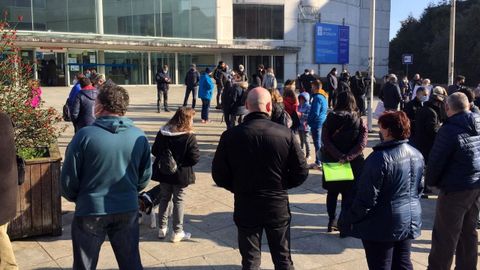 La concentración promovida por el anpa del colegio de O Courel cuenta con el apoyo de las federaciones provincial y gallega de asociaciones de padres de alumnos