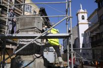 El obelisco fue desmontado por piezas y a�n no se sabe cu�ndo volver� a la plaza de Galicia. 