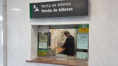 La venta de billetes presencial volvi� a estaciones como la de Guillarei, en Tui