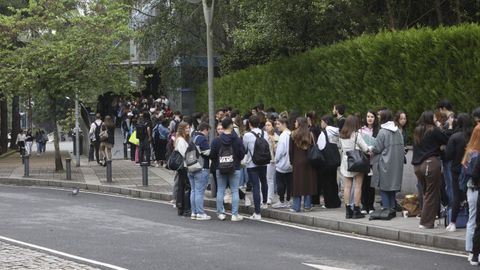 Imagen que demuestra las colas que se forman a primera hora de la maana para entrar en la Conchi.