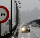 El alumbrado del puente es una fuente de conflictos.