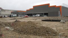 Obras para la apertura de un parque comercial en San Cibrao das Vias, con Obramat como principal reclamo