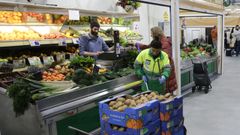 Los placeros de Monte Alto se despiden este sbado del mercado provisional, en Indalecio Prieto, para abrir el mircoles en el reformado de la calle Forcarei