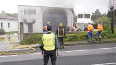 Un incendio destruy el interior de un taller mecnico en A Pobra