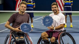 El vigu�s Mart�n de la Puente y su compa�ero de dobles, Ruben Spaargaren, tras caer en la final del US Open de tenis en siella de ruedas.