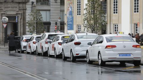 Taxis en la parada de Los Cantones