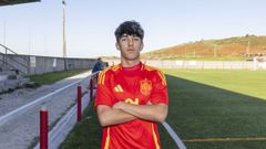 Ra&uacute;l Lema posa en A Arli&ntilde;a (Mux&iacute;a) con la camiseta de Espa&ntilde;a