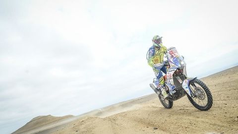 El piloto asturiano Javier �lvarez, en pleno recorrido del Dakar