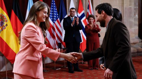 Leonor, princesa de Asturias saluda al futbolista argentino Leo Messi, que recibir� esta tarde el premio de los Deportes, durante la audiencia a los galardonados con los Premios Princesa de Asturias 2026 celebrada en la ma�ana de este viernes en el Hotel de la Reconquista de Oviedo.
