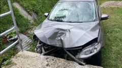 El morro del veh�culo siniestrado en A Fonsagrada qued� muy da�ado.