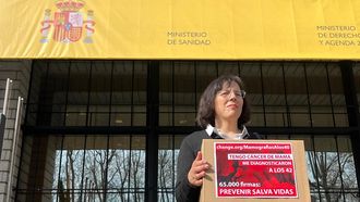 Una santiaguesa presenta en Sanidad 55.000 firmas para adelantar la edad de las mamograf&iacute;as
