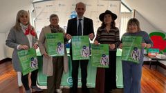 Ramona Paz, Teruca Sampedro, Vicente Mari�o de Bricio, Mar�a Jos� Carreira y Susi Paz, en la presentaci�n de la gala de Ribeira de la Asociaci�n Espa�ola de Lucha contra el C�ncer