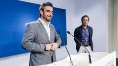 El presidente del Comit Electoral del PP, Diego Calvo, y el portavoz de campaa del PP, Borja Smper, este lunes en una rueda de prensa.