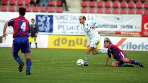 Abada jugando con la S.D. Compostela en San Lzaro en 1994.