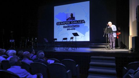 Xos&eacute; Ram&oacute;n Fandi&ntilde;o, do Museo do Pobo Galego, durante un momento do tributo no Teatro Col&oacute;n