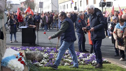 Ciudadanos homenajean a los obreros de Bazn asesinados hace 53 aos