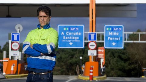 Antonio Señarís del Río presidente de ASCENTRA Asociación Coruñesa de Empresarios del Transporte en el peaje de la autopista AP9