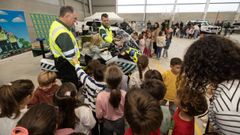 La exhibición solidaria de la Guardia Civil en A Laracha, en imágenes