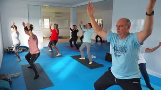 Una sesi�n de yoga, en imagen de archivo 
