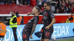 Lucas Vázquez celebrando un gol con el español Alejandro Grimaldo