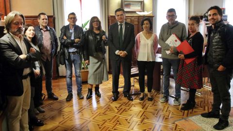 Pedro Sanjurjo recibe el informe de la pobreza