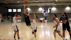 &Oacute;scar Casta&ntilde;o, entrando a canasta en el anterior partido del Sigaltec CLB en casa, frente al Caja Rural RDL.