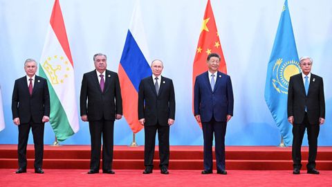 El presidente ruso, Vladimir Putin, entre los miembros de la OCS que se reúnen en China