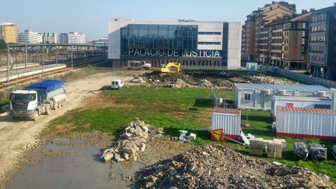 Trabajos de excavaci�n en el solar en el que se construir� la nueva comisar�a de Polic�a Local de Gij�n