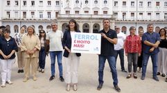 Ana Pont�n e Mon Fern�ndez en xu�o, cando se deu a co�ecer que ser�a o candidato � alcald�a de Ferrol polo BNG.