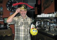 Roberto Ruiz, con adornos propios del carnaval