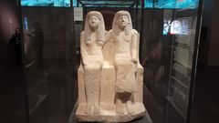 La estatua del artesano Nefertari y de su esposa Pendua, en el Museo Egipcio de Tur�n