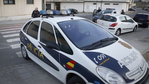 Fotograf�a de archivo de dos veh�culos de la Polic�a Nacional