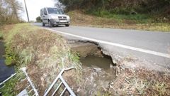 As� est� el agujero bajo la carretera