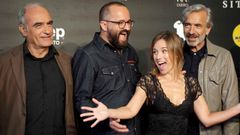 Los actores Francesc Orella, Marta Etura e Imanol Arias, con el director Fernando Gonz�lez (segundo por la izquierda)