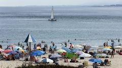 Las playas y el paisaje de A Mari�a son dos de los grandes atractivos tur�sticos de la comarca. En la imagen, velero frente a la playa de A Rapadoira, en Foz