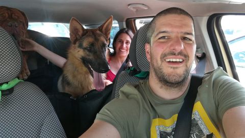 Una familia adopta a mauricio, el pastor alemn abandonado en el Albergue de Animales de Oviedo