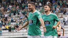 Pascu en A Malata tras anotar uno de los goles que marc� frente al Arenas Club de Getxo. 