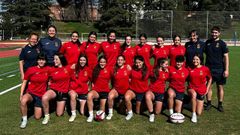 Mar�a Losada, terceira pola dereita na fila inferior. na foto de familia das xogadoras e do corpo t�cnico da concentraci�n nacional feminina de rugbi 7 sub-18 de Madrid.
