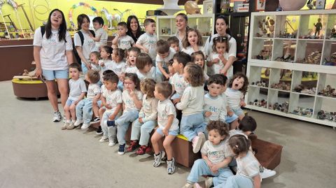Peque�os de la escuela infantil Folerpas (Carballo), el pasado viernes en el Melga 