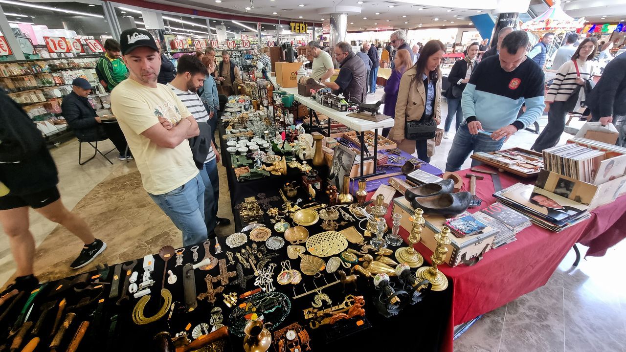 Un mercado con 30 puestos de antigüedades y vintage