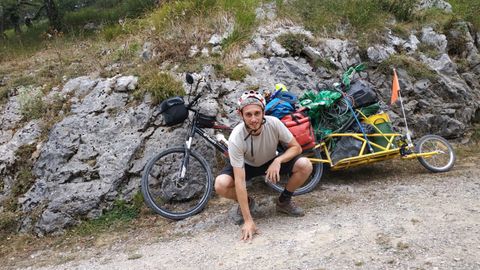 Envoltorios con 21 a�os aparecen en las playas asturianas